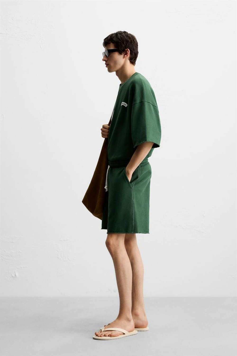 ZARA ФУТБОЛКА С ВЫШИВКОЙ, ЗЕЛЕНЫЙ