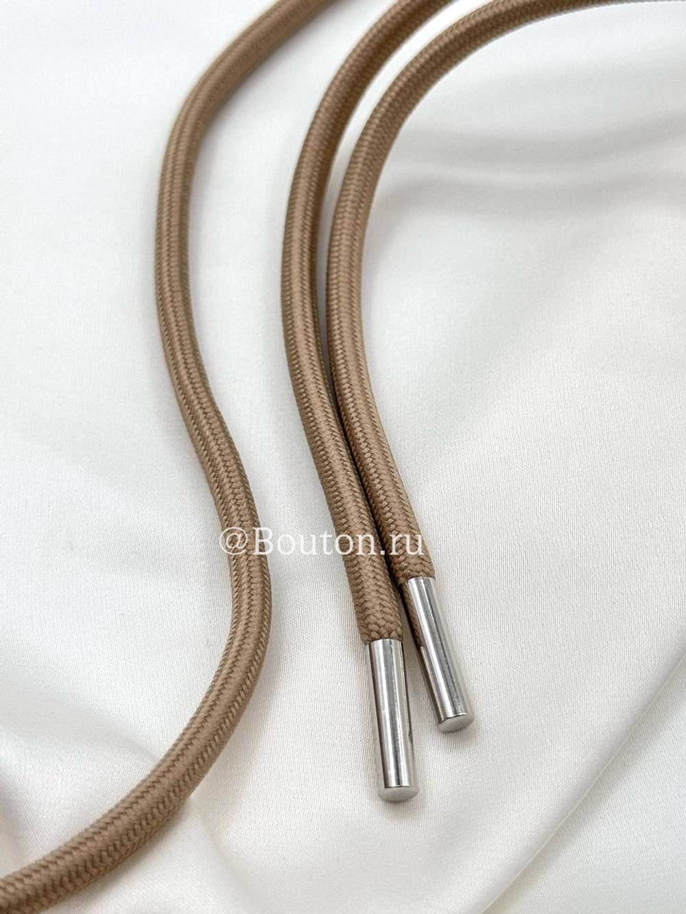 Шнур бежевый 1,35 м