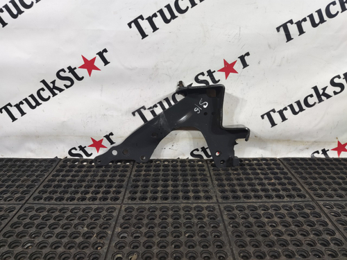 Кронштейн бампера левый