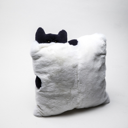 Подушка "Котëнок спрятался" (белая)