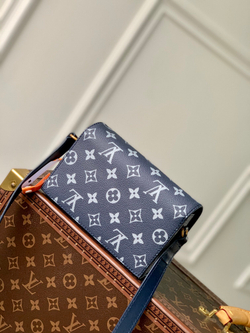 Louis Vuitton Steamer Wearable Wallet