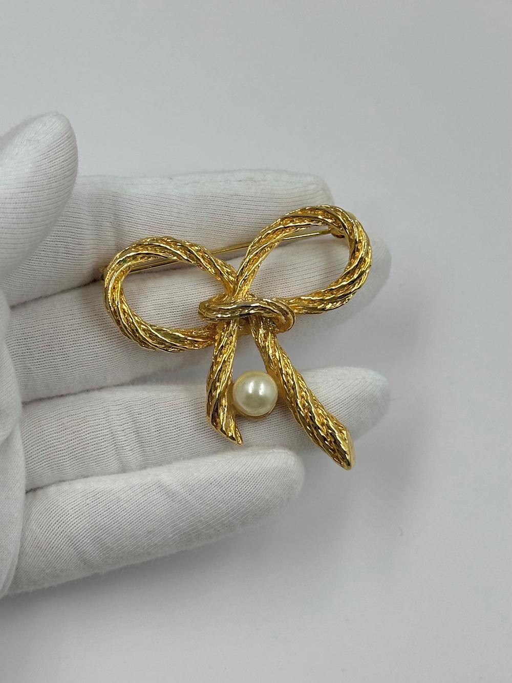 Брошь Бант с «жемчугом» AAi