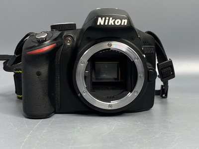 Nikon D3200 Body 14.200 кадров