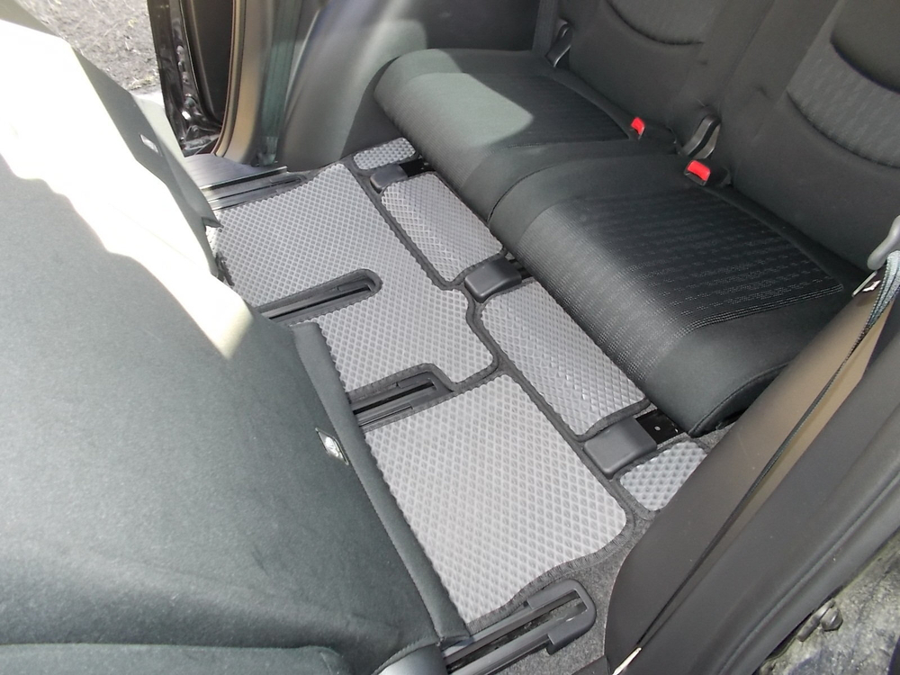 Автоковрики для Mazda 5, CR (2004-2010)