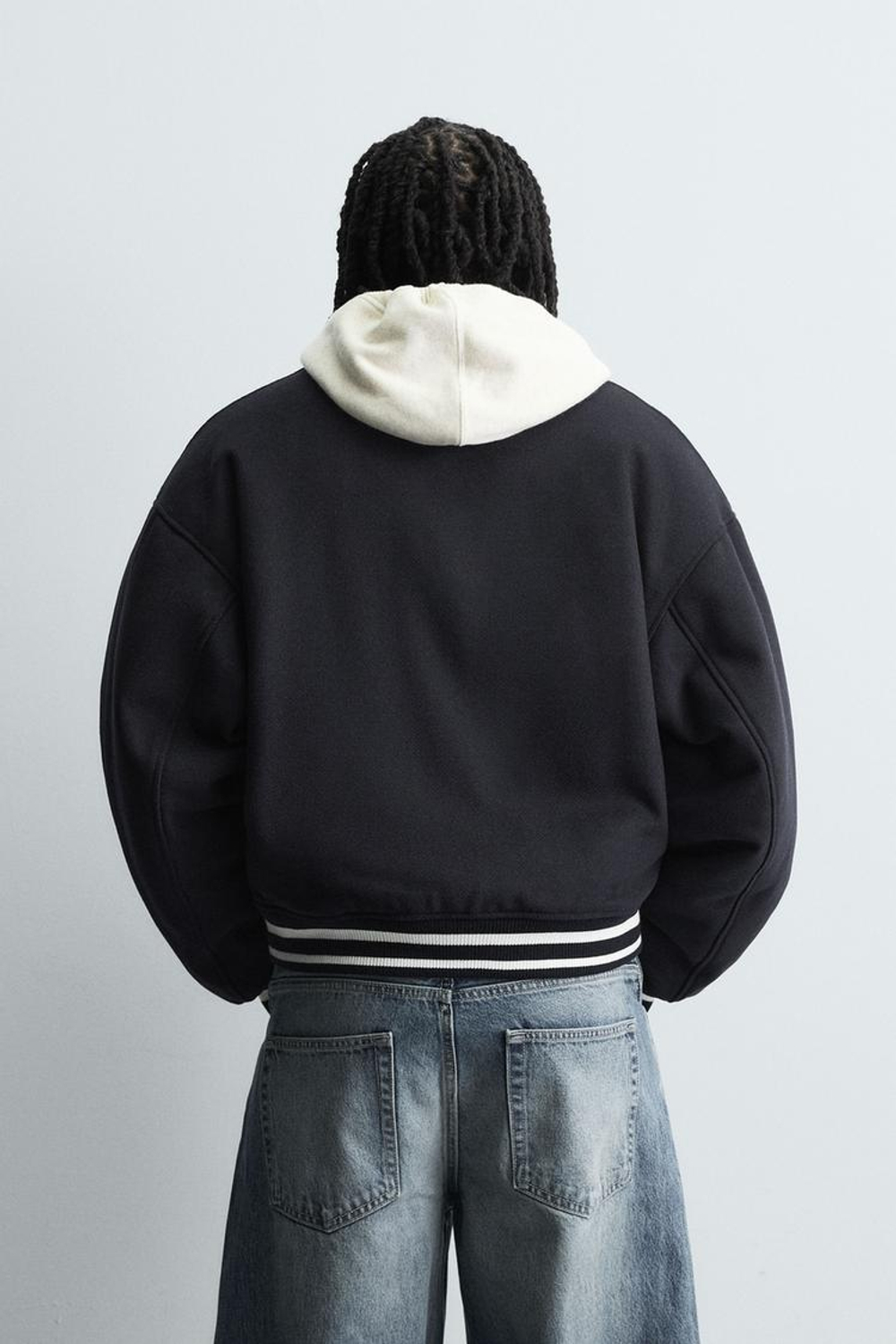 ZARA УТЕПЛЕННЫЙ БОМБЕР С НАШИВКАМИ, МОРСКОЙ СИНИЙ