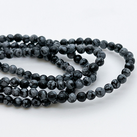 Обсидиан "Снежный" бусины, диаметр около 4,3-4,5 мм, цена за отрезок 19 см (1/2 нити)