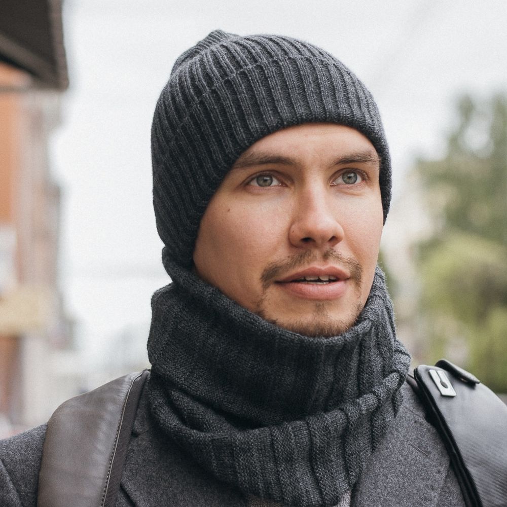 Шапка вязаная-резинка весенняя/осенняя КЭП(Черный меланж)