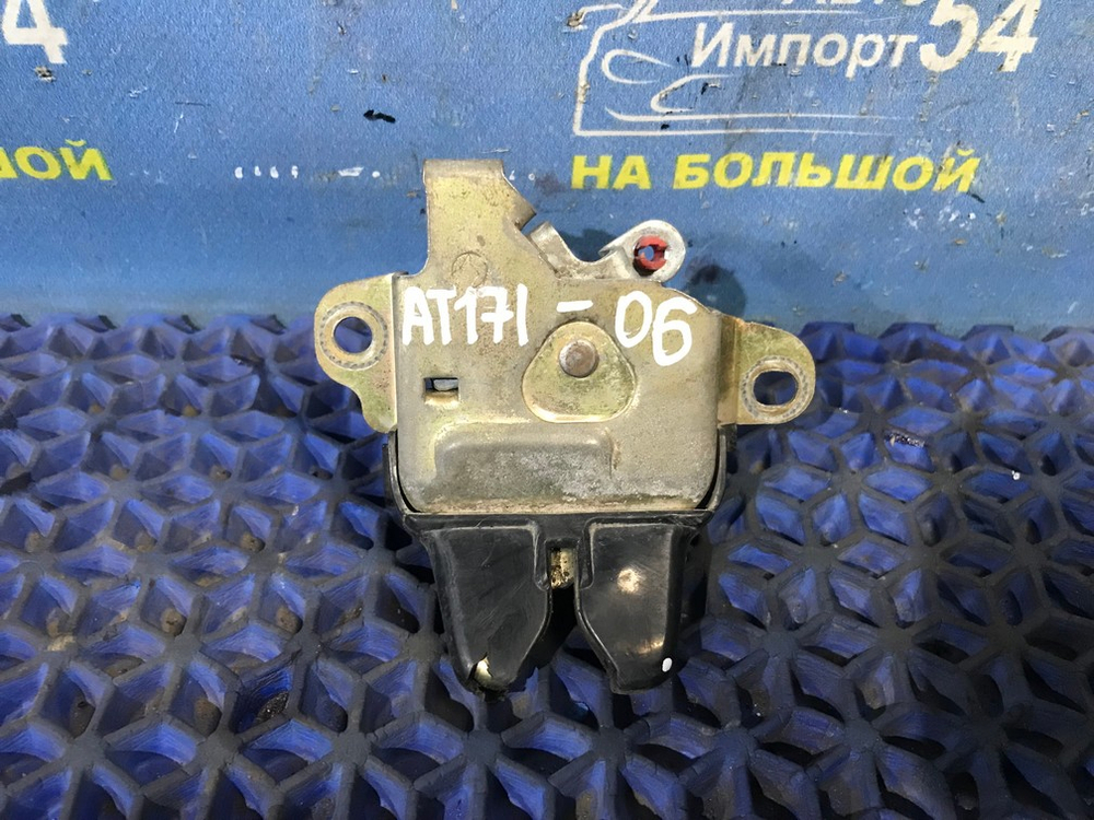 Замок багажника TOYOTA CARINA 1990