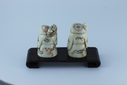 Сет нэцкэ Дзюродзин и Фукурокудзю на подставке