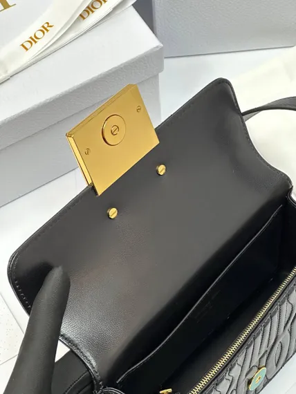 Сумка с клапаном Miss Dior черный