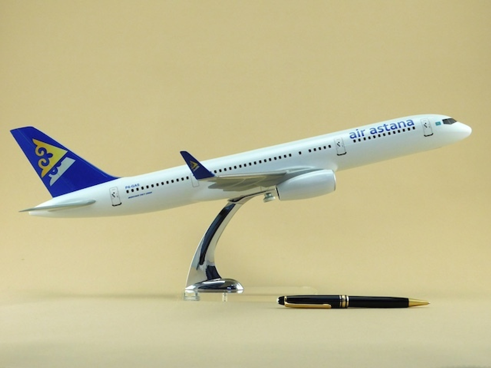 Модель самолета Boeing 757-200 (М1:100, Air Astana) с винглетами