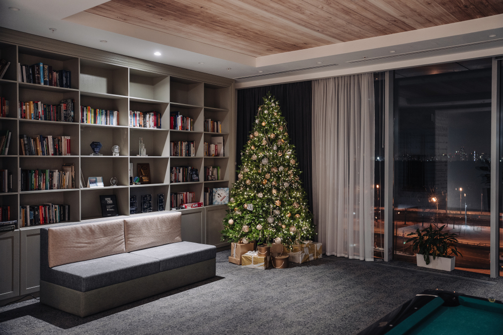 Дизайнерская зелёная ель «Новогодняя ночь»