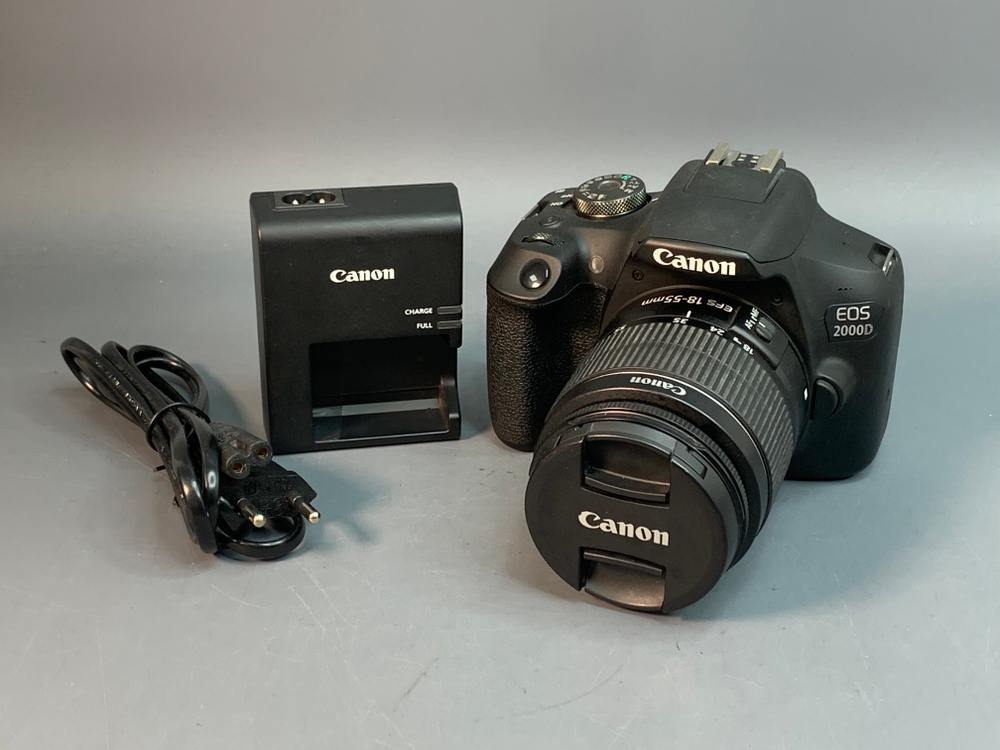 Canon 2000D Kit 18-55mm 3.5-5.6 III 5.500 кадров