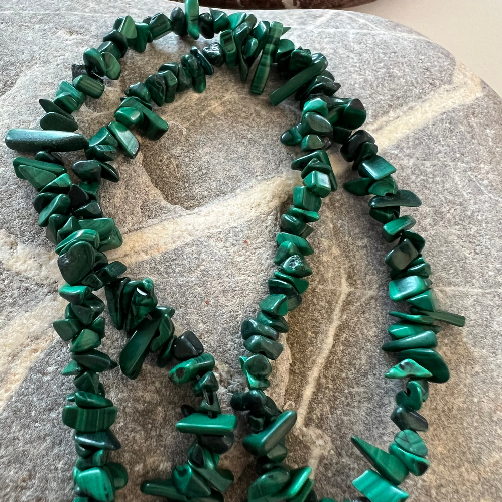 Малахит. Камни для изделий на заказ. Цена зависит от вида заказанного изделия