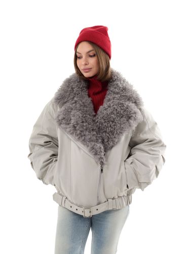Серая парка-косуха с меховым воротником
