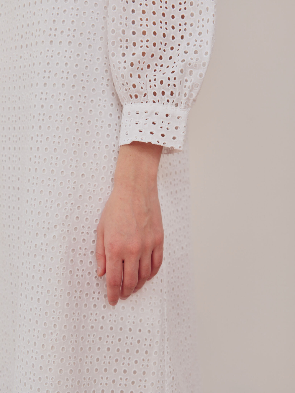 Белое хлопковое платье