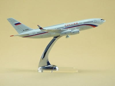 Модель самолета Ил-96-300ПУ (М1:200, СЛО Россия RA-96016)