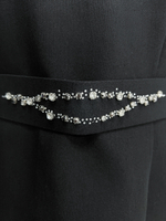 Платье Perle donna 9339 однотонное с вырезами и стразами на груди и поясом в комплекте