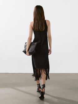 Massimo Dutti Трикотажное платье из рельефной ткани с бахромой по низу, черный