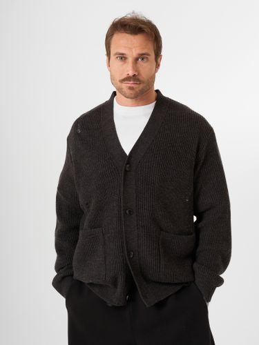 Графитовый кардиган с разрывами QWE