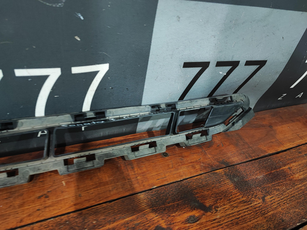 Решетка переднего бампера Hyundai Sonata 7 (LF) 17-19 Б/У Оригинал 86561E6700