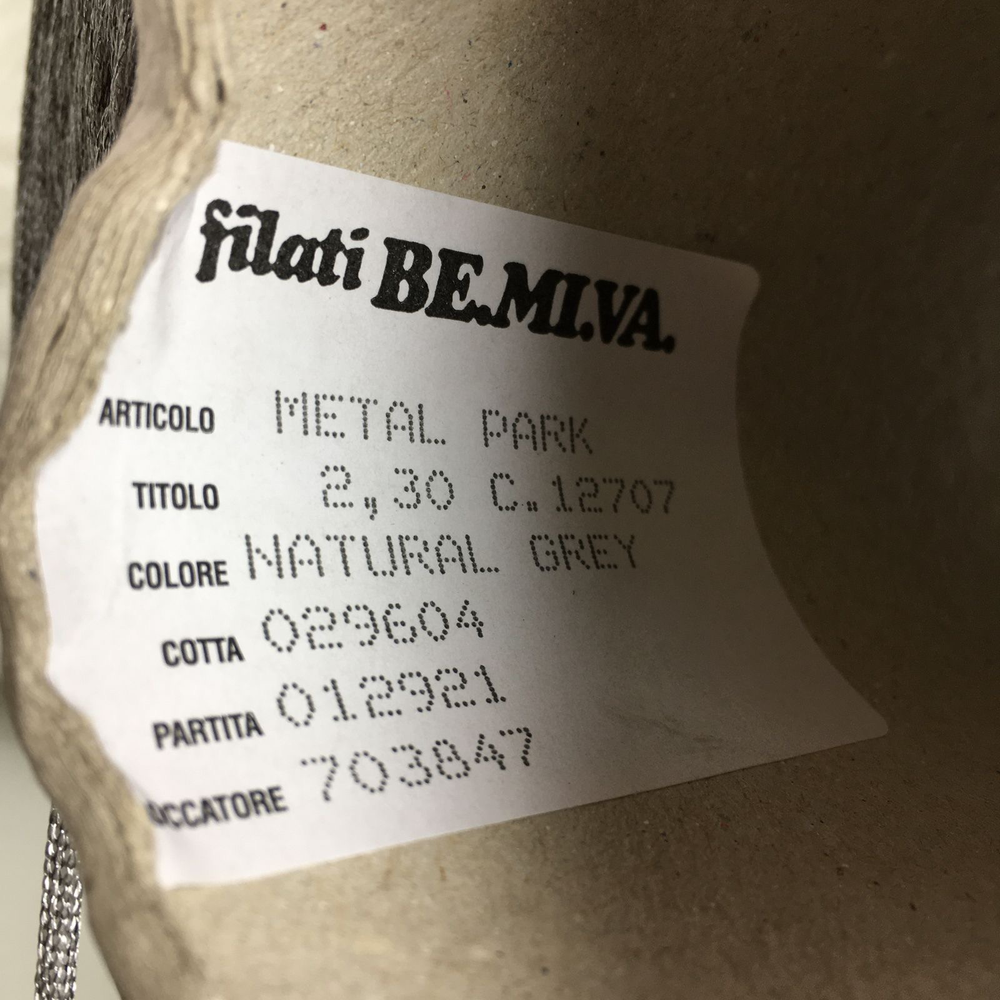 METAL PARK - Be.Mi.Va.; 59% вискоза licida, 41% нейлон; шнурок с объемным наполнителем; 230м/100гр; col. NATURAL GREY, цвет: серебро; S907