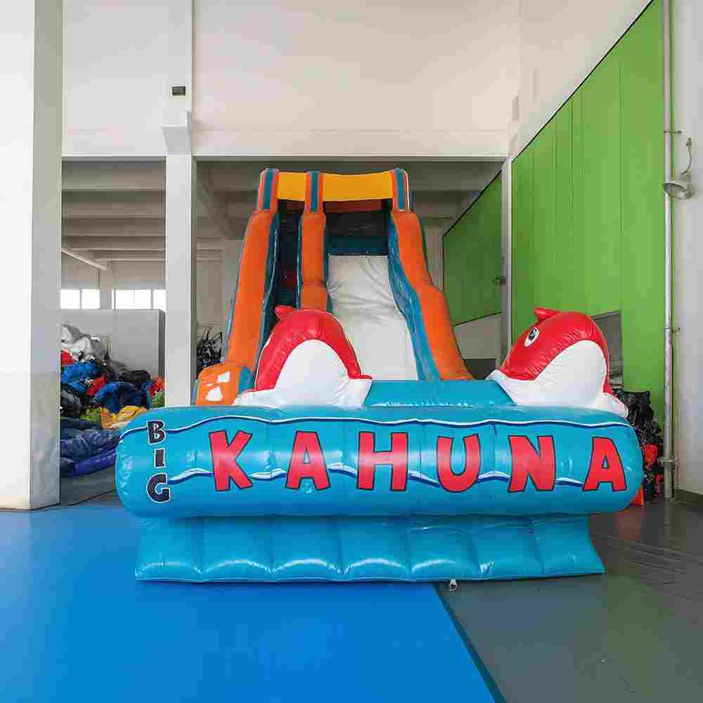 Надувная наземная водная горка «Красные рыбки», 11*4*6 м