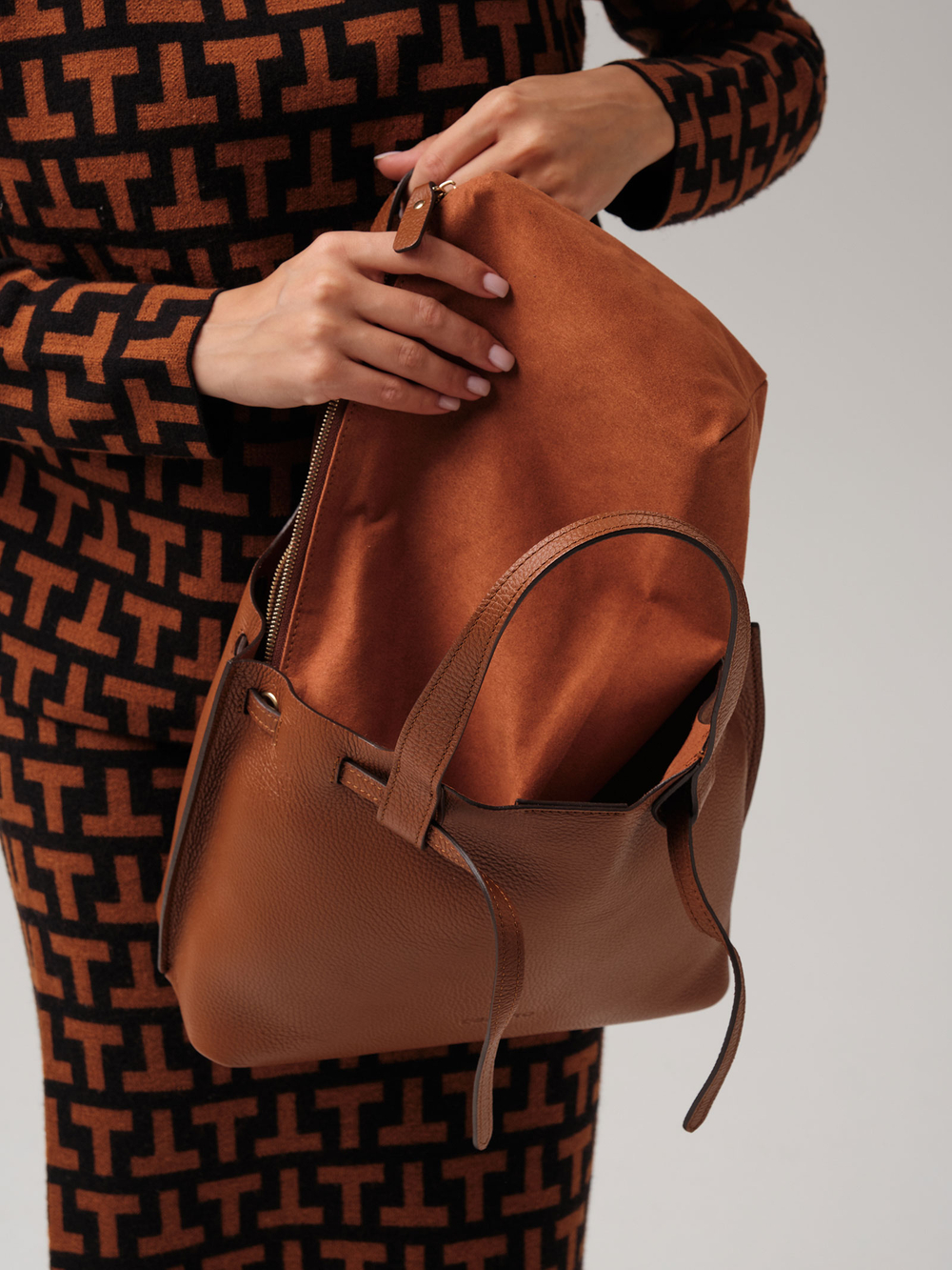 Кожаная сумка Deboro 31002 коричневый фундук