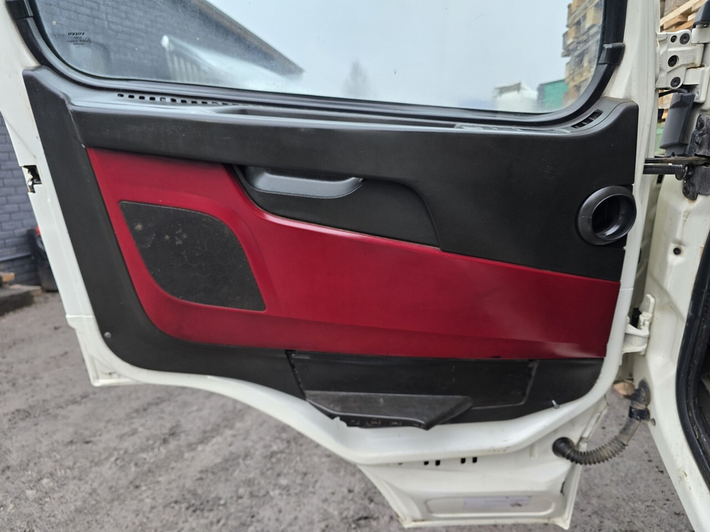 Дверь левая 2017г.