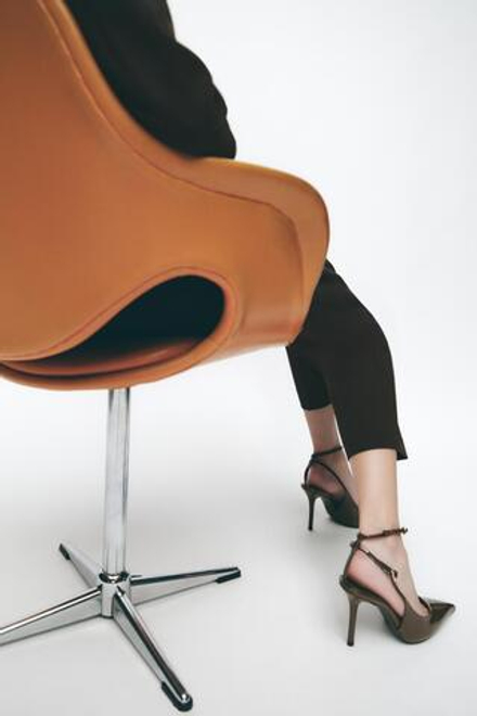 ZARA ЛАКИРОВАННЫЕ ТУФЛИ-МЮЛИ НА КАБЛУКЕ, ХАКИ