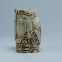 Нэцкэ Дзюродзин с веером и корзиной рыбы