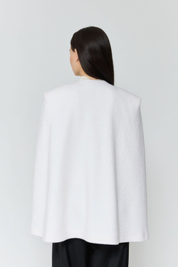 Жакет-кейп из букле