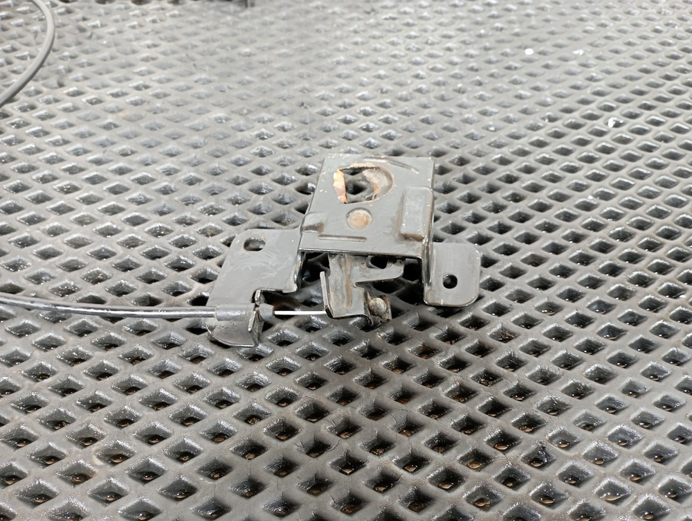 Комплект замков капота 2023г