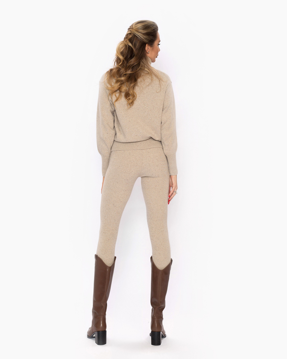 Женский трикотажный костюм-двойка бежевый с джемпером на кнопках