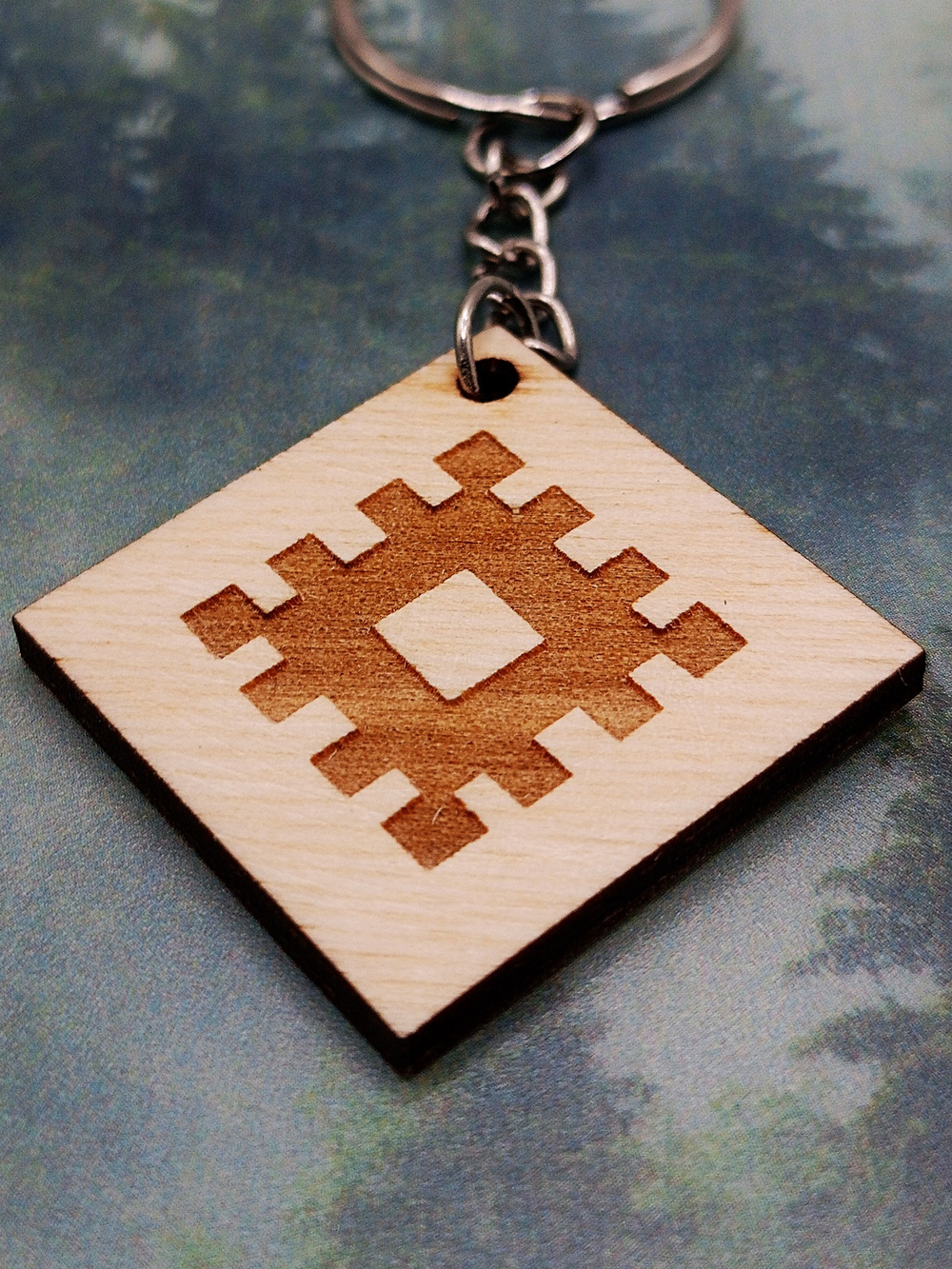 Брелок из дерева Репейник Удачи