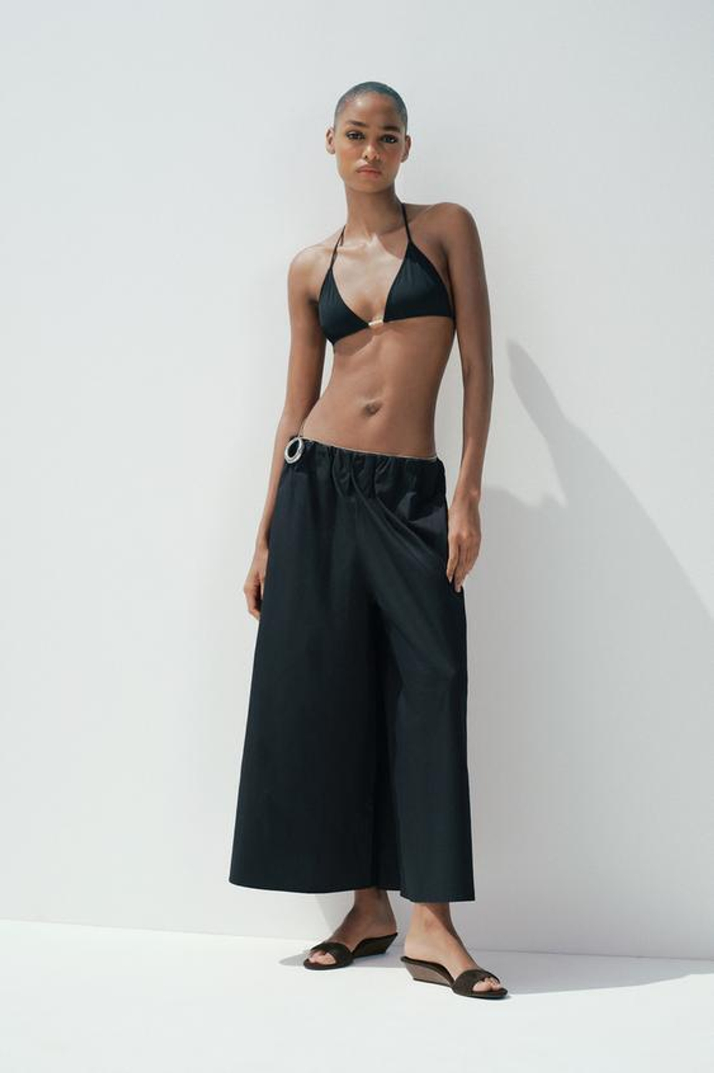 ZARA ЗАМШЕВЫЕ БОСОНОЖКИ НА ТАНКЕТКЕ, КОРИЧНЕВЫЙ