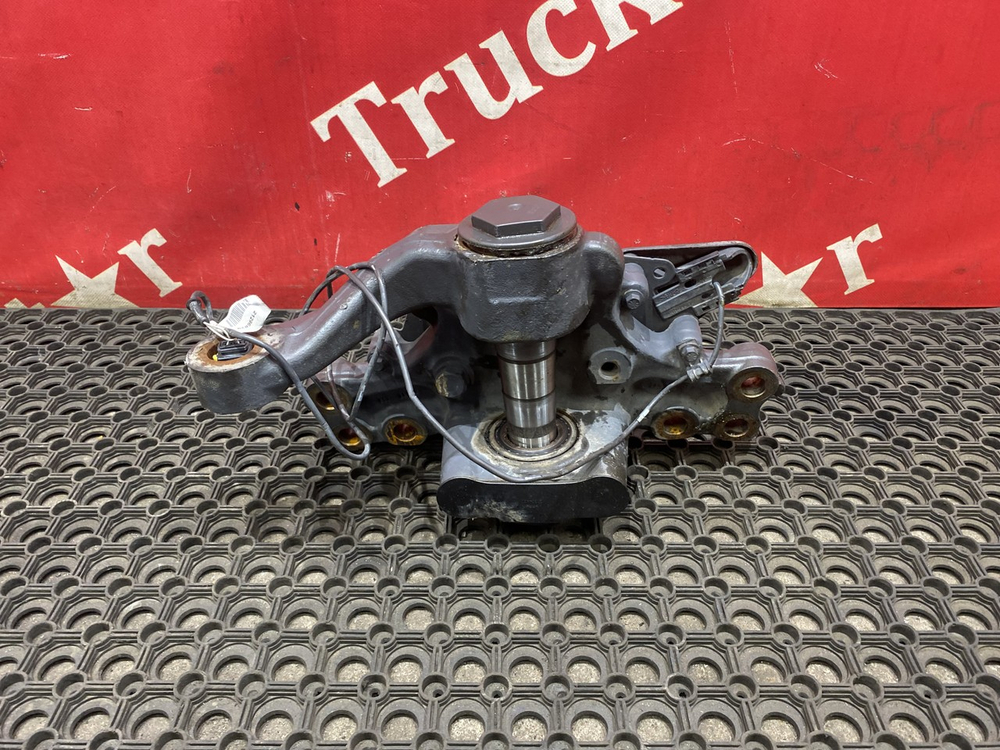 Кулак поворотный правый 2019г