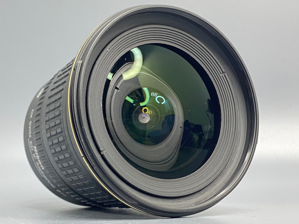 Nikon 12-24mm 4G царапина на линзе