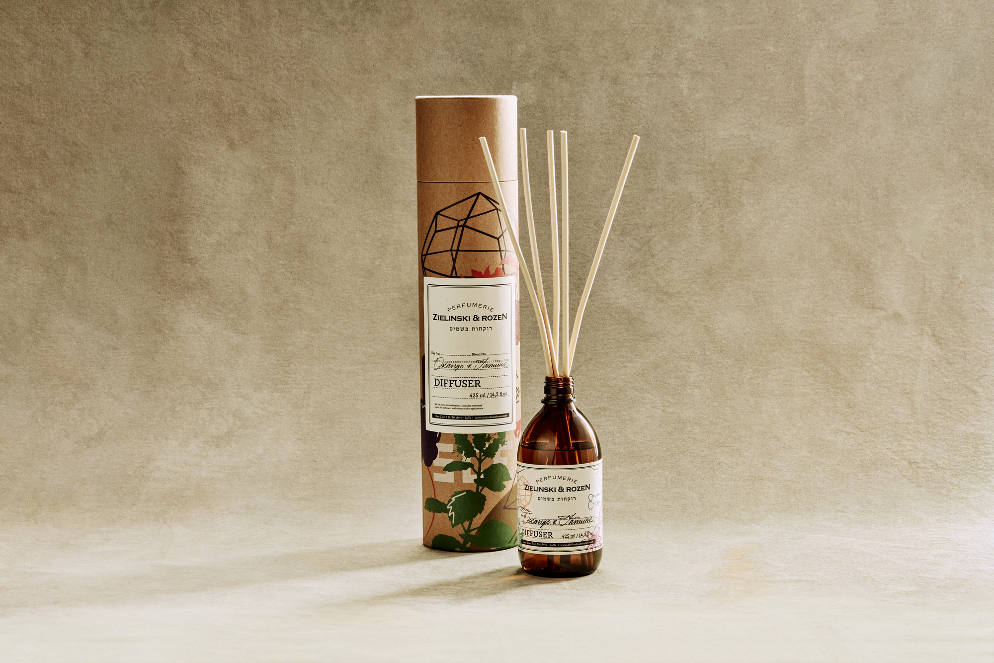 Диффузор. Средство для ароматизации помещений Апельсин, Жасмин / Лимитированная серия с дизайном художника Миша Моst (425мл)