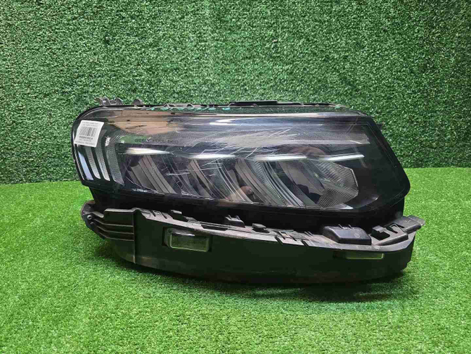 Фара правая Geely Tugella (2019-2024) LED
