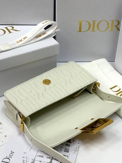 Сумка с клапаном Miss Dior белый
