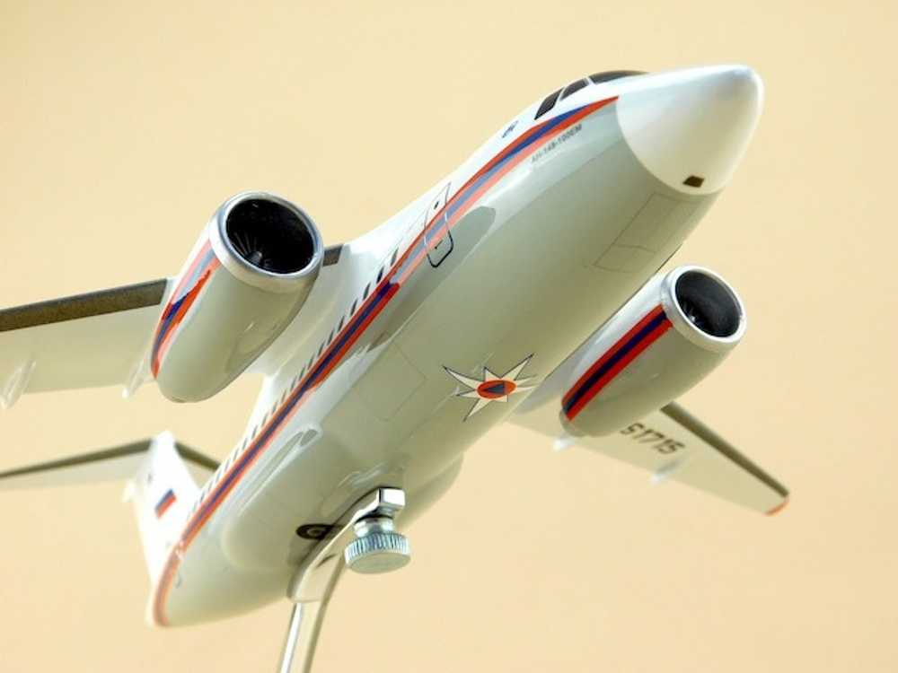 Модель самолета Ан-148-100ЕМ (М1:100, МЧС России)