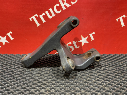 Кронштейн передней рессоры правый