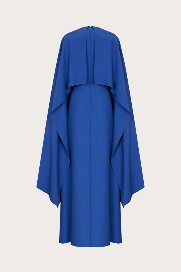 ПЛАТЬЕ-КЕЙП ИЗ СИНЕГО ШЕЛКА, ДЕКОРИРОВАННОЕ СТРАЗАМИ