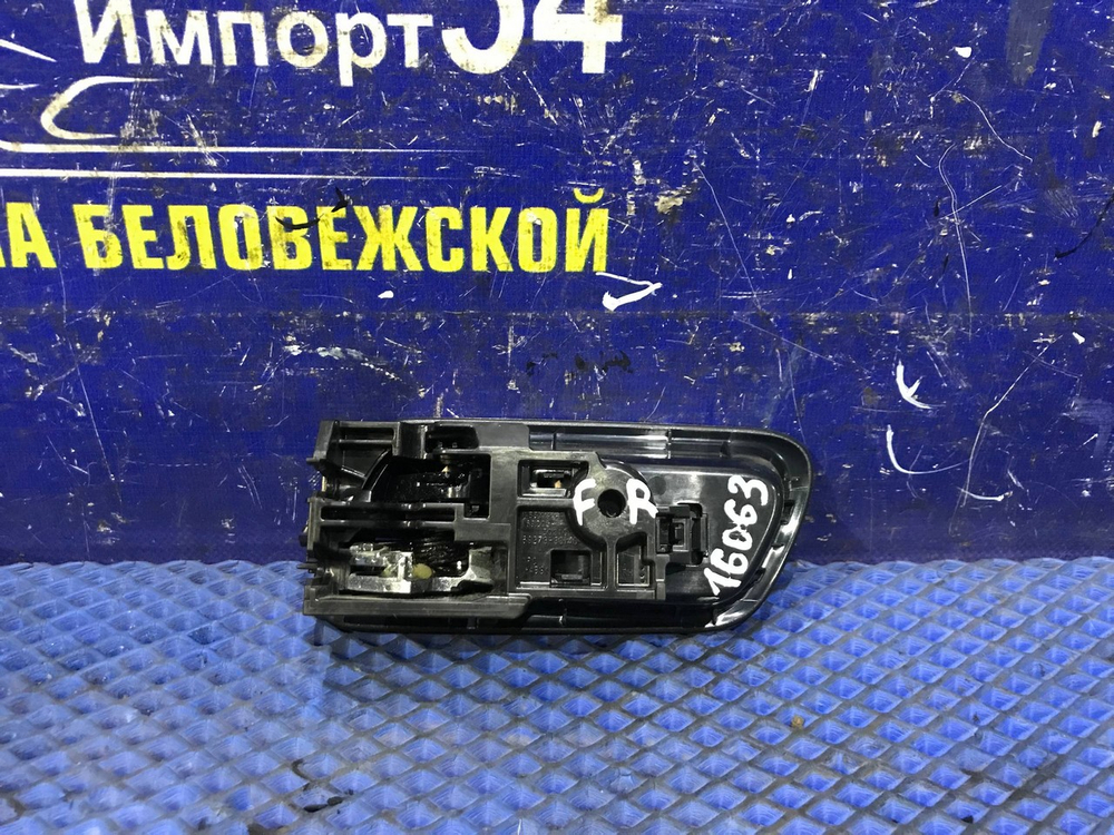 Ручка двери передней правой салонная TOYOTA NOAH 2014-2021