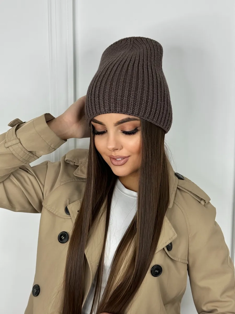 Шапка осенняя вязаная бини для прогулок и спорта