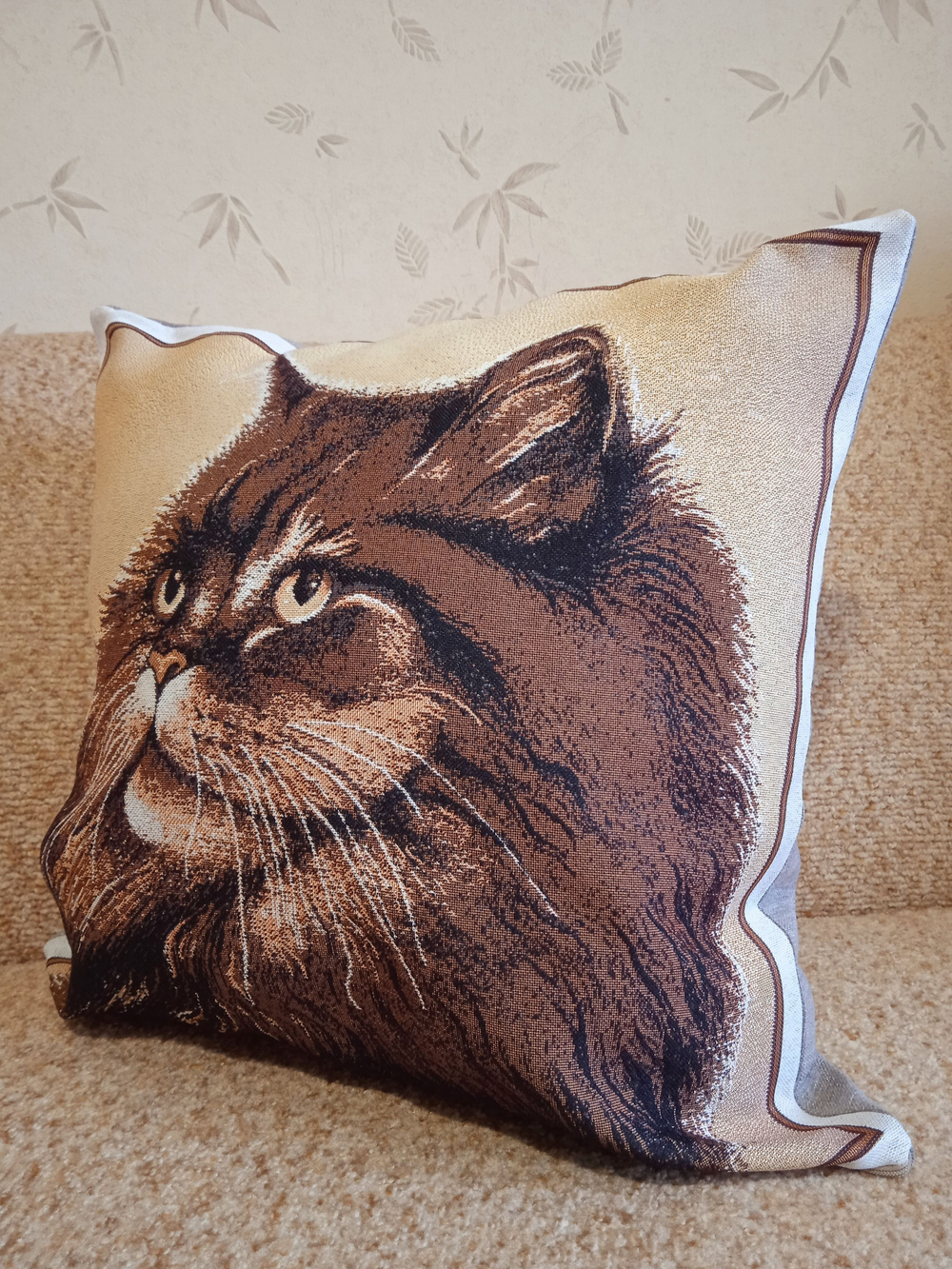 Декоративный гобеленовый чехол для интерьерной подушки Рыжий кот 47х47