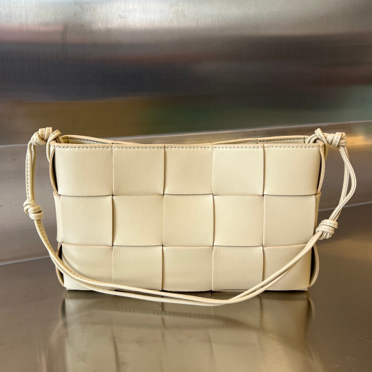 Bottega Veneta Cassette Pouch On Strap 22 cm