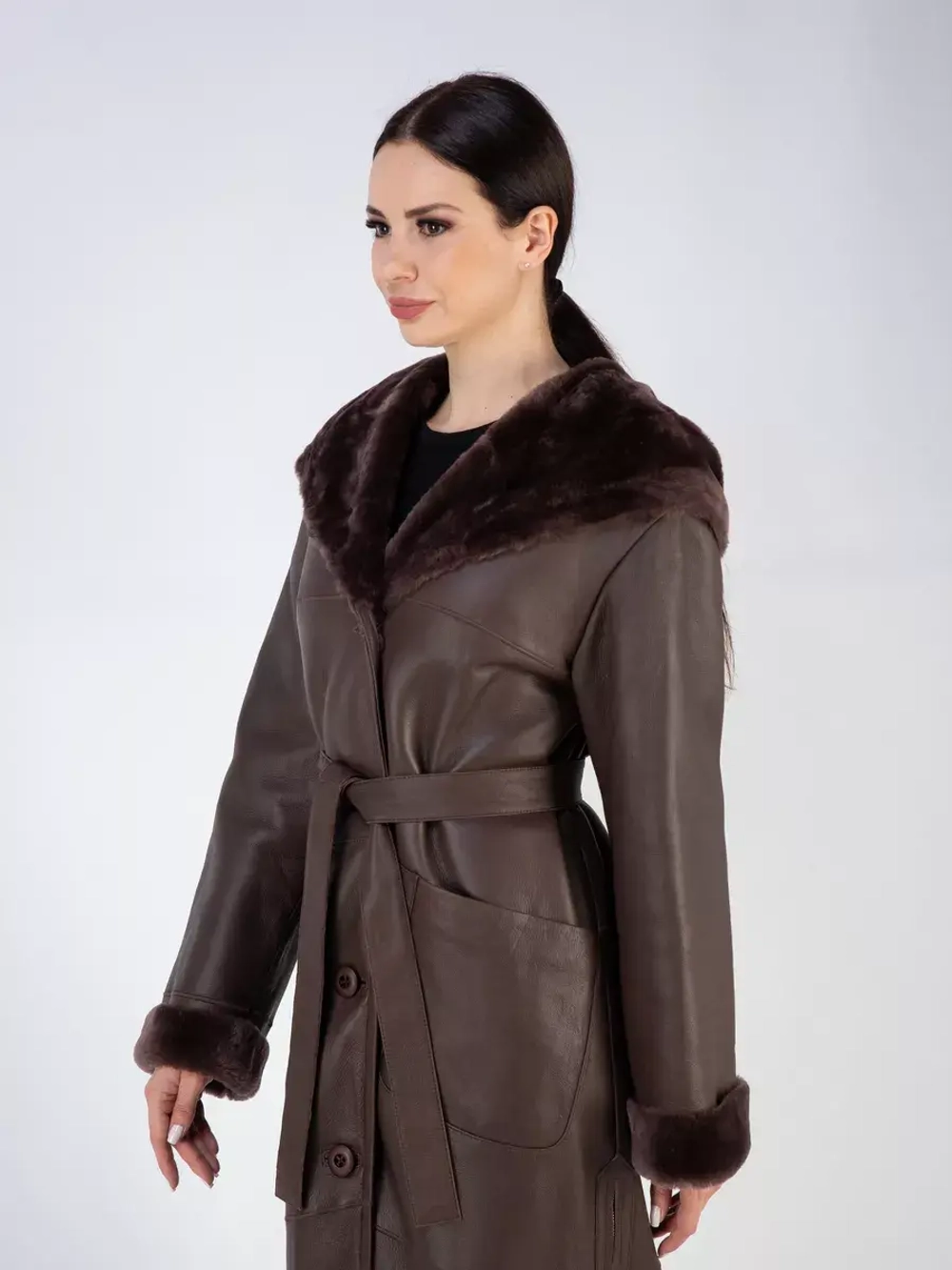 Дубленка зимняя натуральная с капюшоном