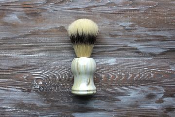 Помазок для бритья Mondial, пластик, свиной ворс, рукоять - цвет белый мрамор